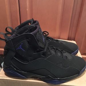Jordan men’s true flight size 13 black/purple